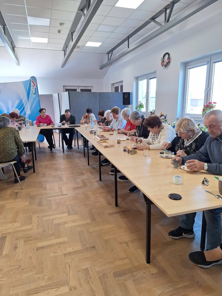 Warsztaty z Klubem Seniora: lawendowe świece i aromaterapia