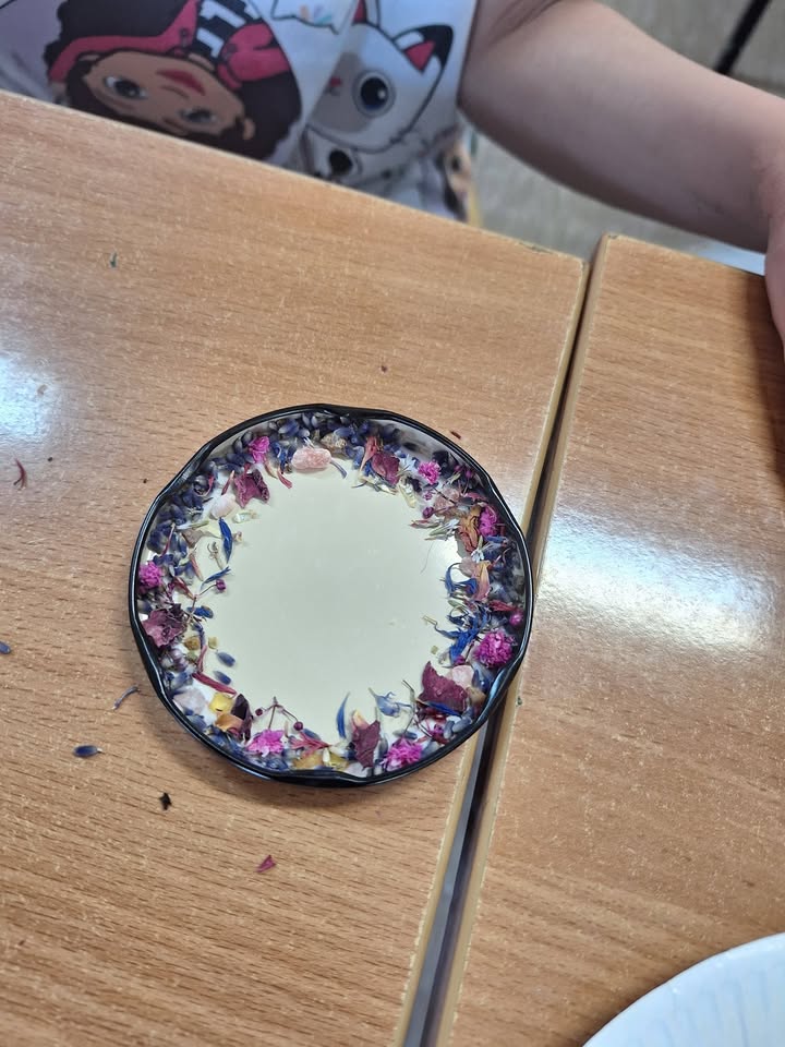 Witajcie, ależ ten tydzień szybko ucieka🫣 u nas dużo się dzieje więc spieszę z szybką fotorelacja z wczorajszych warsztatów, które odbyły się w kl 1. Na warszta