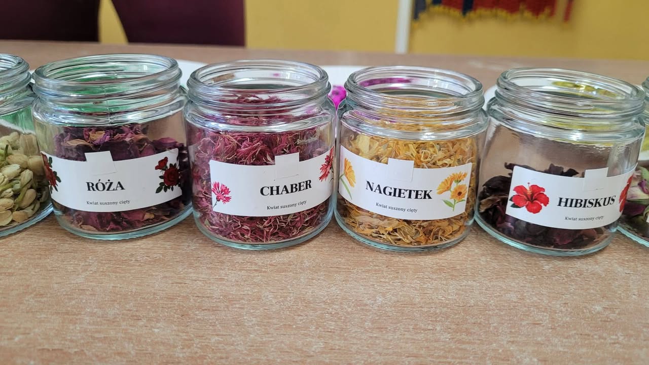 Witajcie, ależ ten tydzień szybko ucieka🫣 u nas dużo się dzieje więc spieszę z szybką fotorelacja z wczorajszych warsztatów, które odbyły się w kl 1. Na warszta