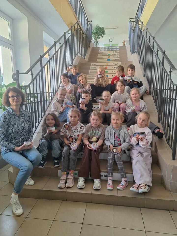 Witajcie, ależ ten tydzień szybko ucieka🫣 u nas dużo się dzieje więc spieszę z szybką fotorelacja z wczorajszych warsztatów, które odbyły się w kl 1. Na warszta